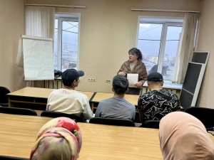 02.04 В "АЛГОРИТМ-С" в группе иностранных студентов провел занятие культуролог