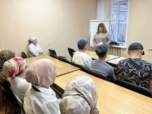 31.03 В "АЛГОРИТМ-С" в группе иностранных студентов провел занятие культуролог