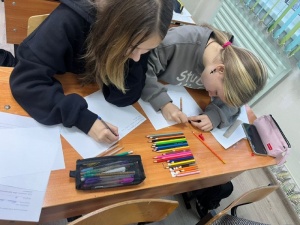 Вне плена интернет-сети в Искитиме: занятия по арт-терапии