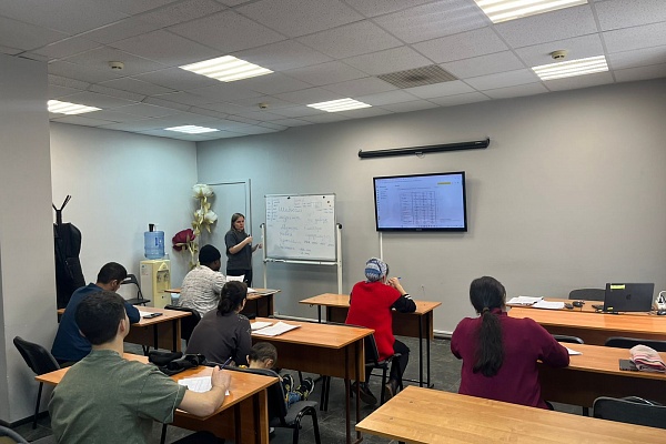 15.11 В УКЦ «АЛГОРИТМ-С» продолжается обучение русскому языку как иностранному