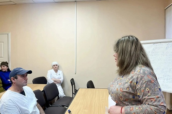 31.03 В "АЛГОРИТМ-С" в группе иностранных студентов провел занятие культуролог