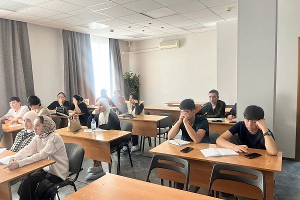 21.03 В "АЛГОРИТМ-С" продолжается обучение русскому языку как иностранному