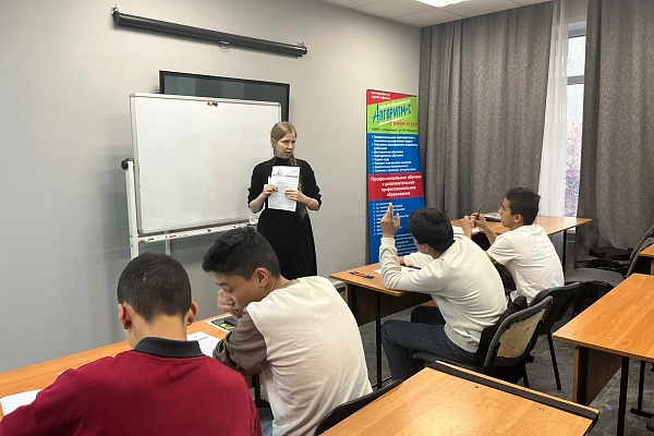 08.11 УКЦ «АЛГОРИТМ-С» продолжает обучение русскому языку как иностранному