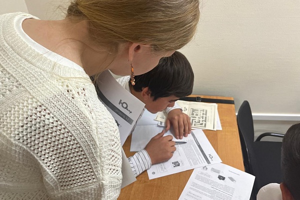 04.10 Тематическое занятие РКИ, посвященное Дню учителя, провели для иностранных студентов