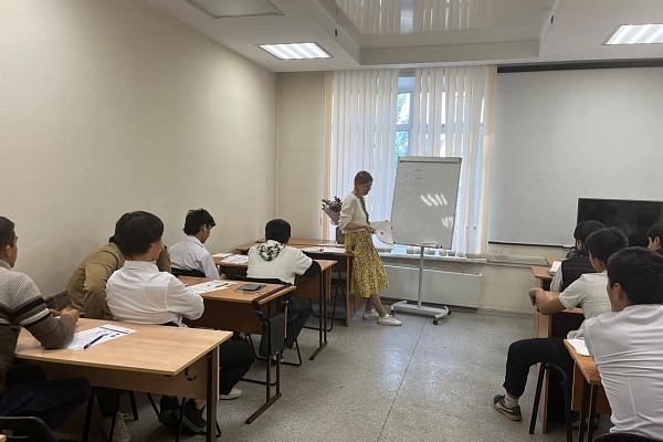04.10 Тематическое занятие РКИ, посвященное Дню учителя, провели для иностранных студентов