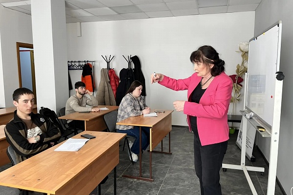 13.04 В "АЛГОРИТМ-С" продолжается обучение русскому языку как иностранному