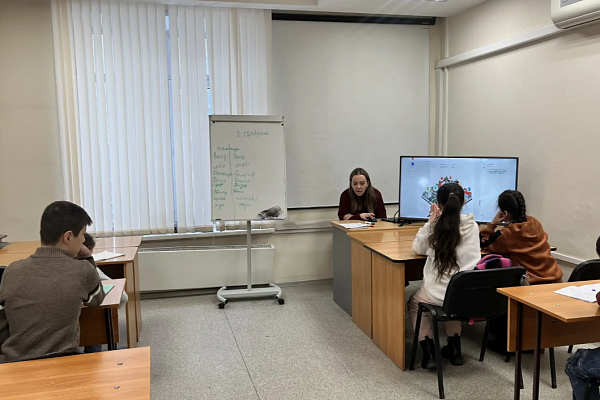 08.02 В "АЛГОРИТМ-С" продолжается обучение русскому языку как иностранному для детей