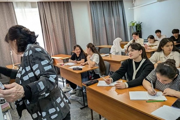 04.04 В "АЛГОРИТМ-С" продолжается обучение русскому языку как иностранному