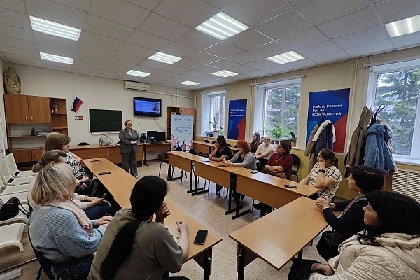 Мастер-класс «Гардероб мечты: как преобразиться с помощью стиля и аксессуаров» провели в Черепаново