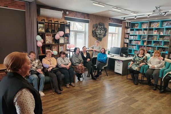 Мастер-класс «Как выглядеть уверенно и современно: бизнес-капсула 2026» провели в Мошковском районе