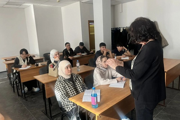 21.03 В "АЛГОРИТМ-С" продолжается обучение русскому языку как иностранному