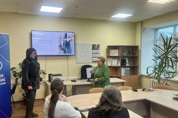 Мастер-класс «Как выглядеть уверенно и современно: бизнес-капсула 2026» провели в Ордынском районе