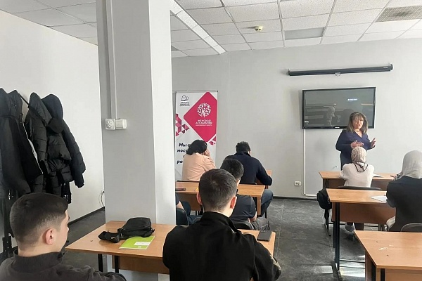 24.03 В "АЛГОРИТМ-С" в группе иностранных студентов провел занятие культуролог