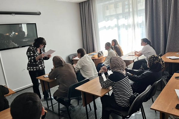 21.04 В "АЛГОРИТМ-С" продолжается обучение русскому языку как иностранному