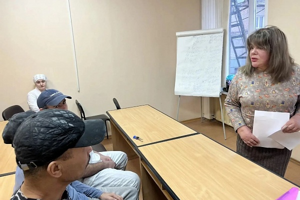 31.03 В "АЛГОРИТМ-С" в группе иностранных студентов провел занятие культуролог