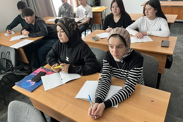 21.04 В "АЛГОРИТМ-С" продолжается обучение русскому языку как иностранному